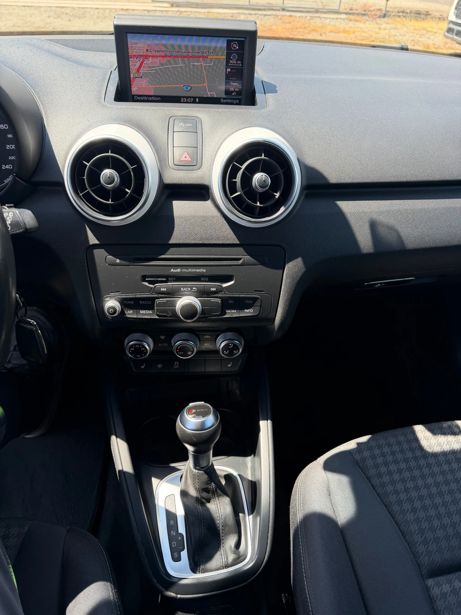 Audi A1 1.4 SPORTBACK ШВЕЙЦАРИЯ АВТОМАТ, снимка 15 - Автомобили и джипове - 54388052