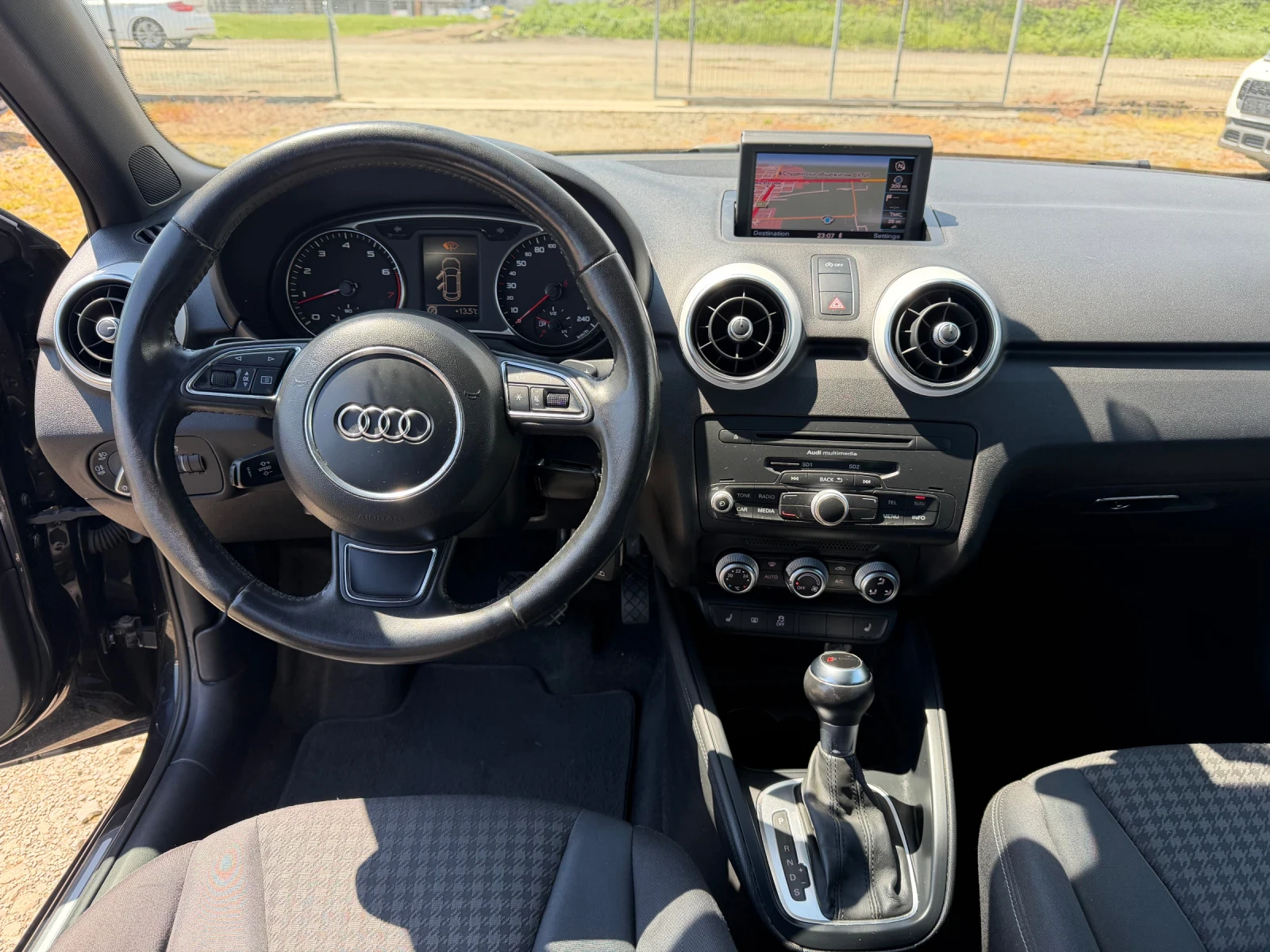 Audi A1 1.4 SPORTBACK ШВЕЙЦАРИЯ АВТОМАТ, снимка 13 - Автомобили и джипове - 54388052