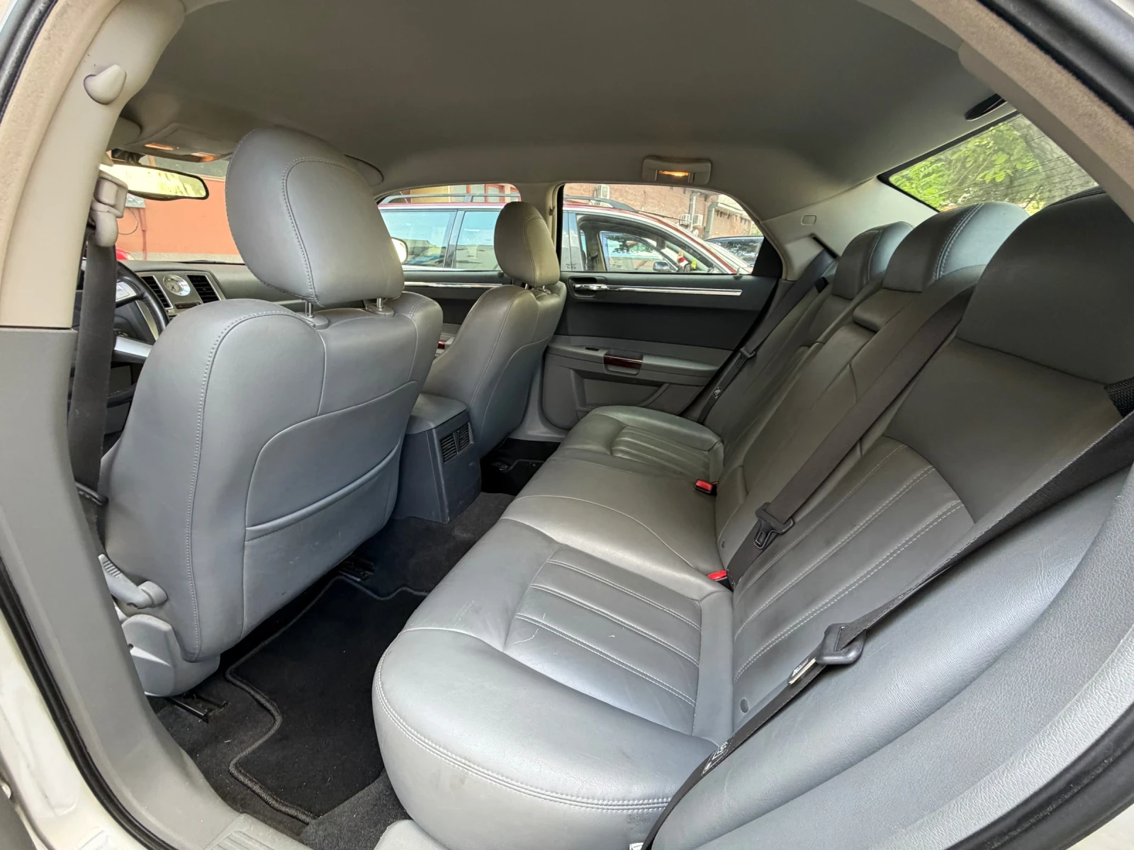 Chrysler 300c 5.7 HEMI, снимка 10 - Автомобили и джипове - 54947968