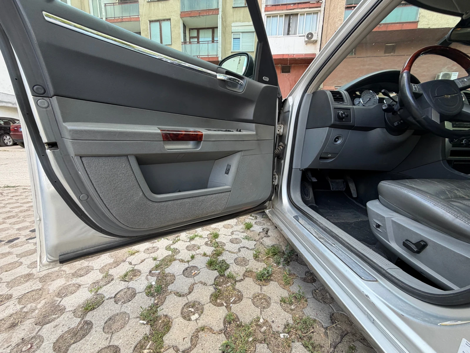 Chrysler 300c 5.7 HEMI, снимка 13 - Автомобили и джипове - 54947968