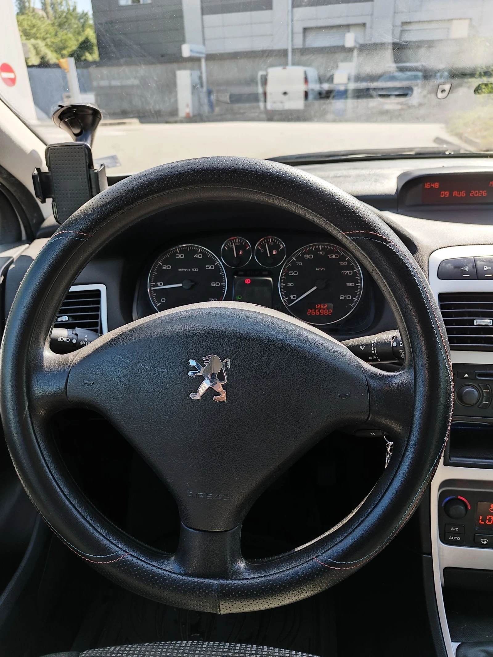 Peugeot 307 1, 6 i- АГУ, снимка 7 - Автомобили и джипове - 55235109