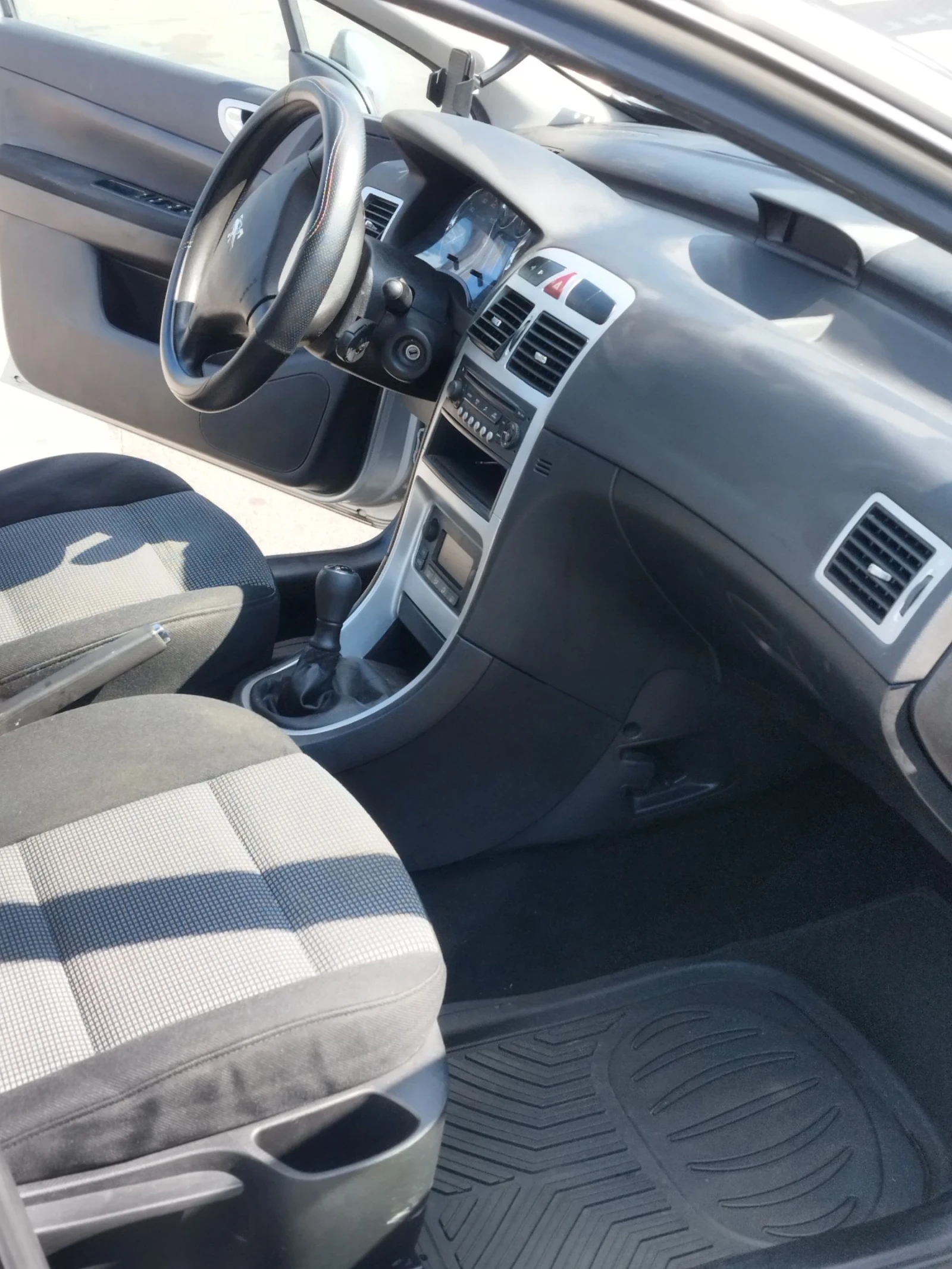 Peugeot 307 1, 6 i- АГУ, снимка 9 - Автомобили и джипове - 55235109