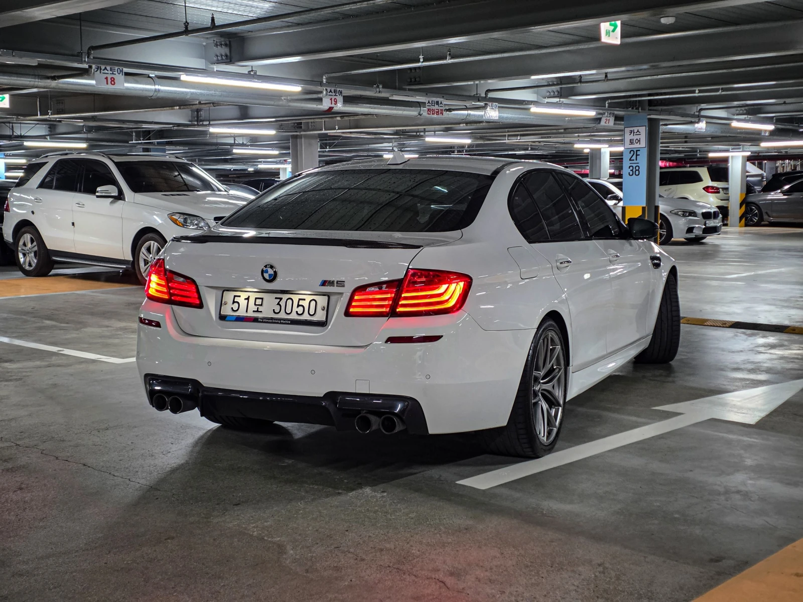BMW M5 SOFT CLOSE* HUD* ЕЛ. БАГАЖНИК* 360* КРАЙНА ЦЕНА, снимка 4 - Автомобили и джипове - 55367140