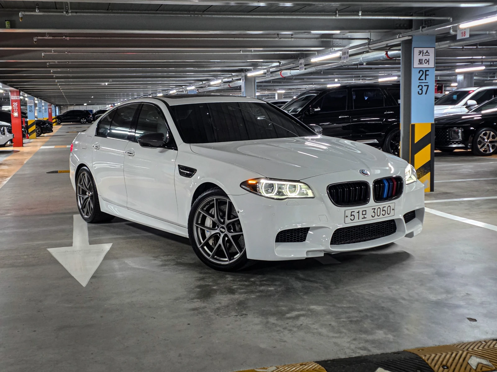 BMW M5 SOFT CLOSE* HUD* ЕЛ. БАГАЖНИК* 360* КРАЙНА ЦЕНА, снимка 2 - Автомобили и джипове - 55367140