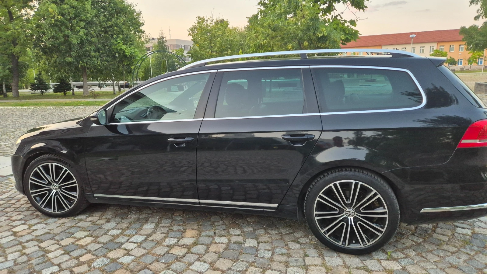 VW Passat B7 Variant R-Line 2.0 TDI 177 к.с. DSG Highline | , снимка 4 - Автомобили и джипове - 55582009