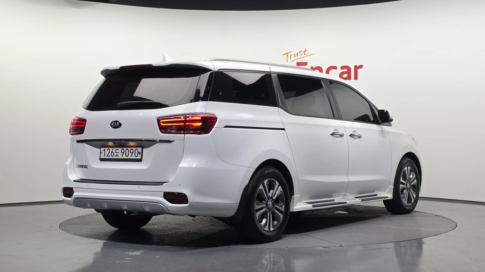 Kia Carnival ПОДГРЕВ ВОЛАН* КРАЙНА ЦЕНА, снимка 2 - Автомобили и джипове - 55591303
