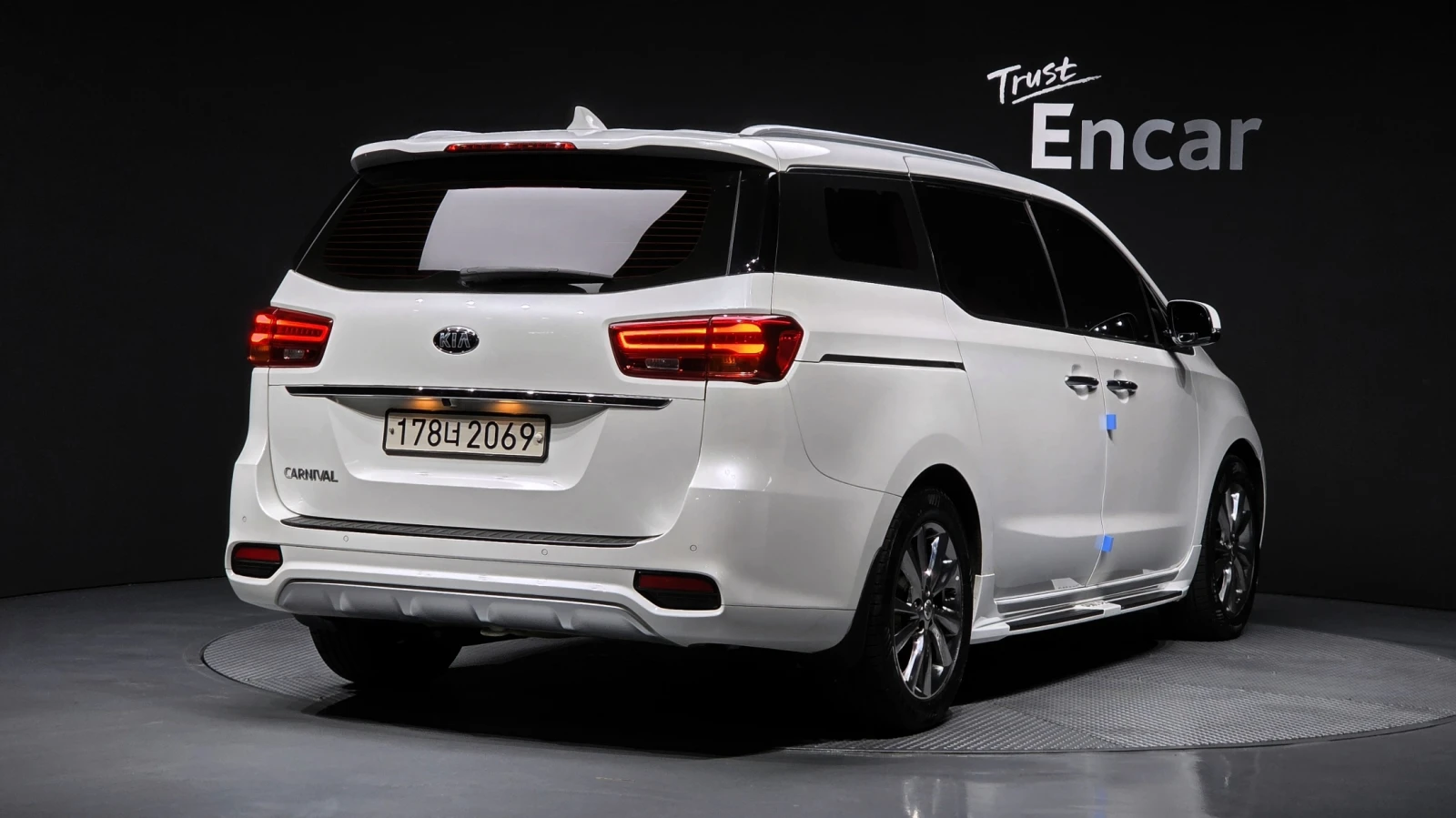 Kia Carnival BLIND SPOT* ПОДГРЕВ ВОЛАН* КРАЙНА ЦЕНА, снимка 2 - Автомобили и джипове - 55591303