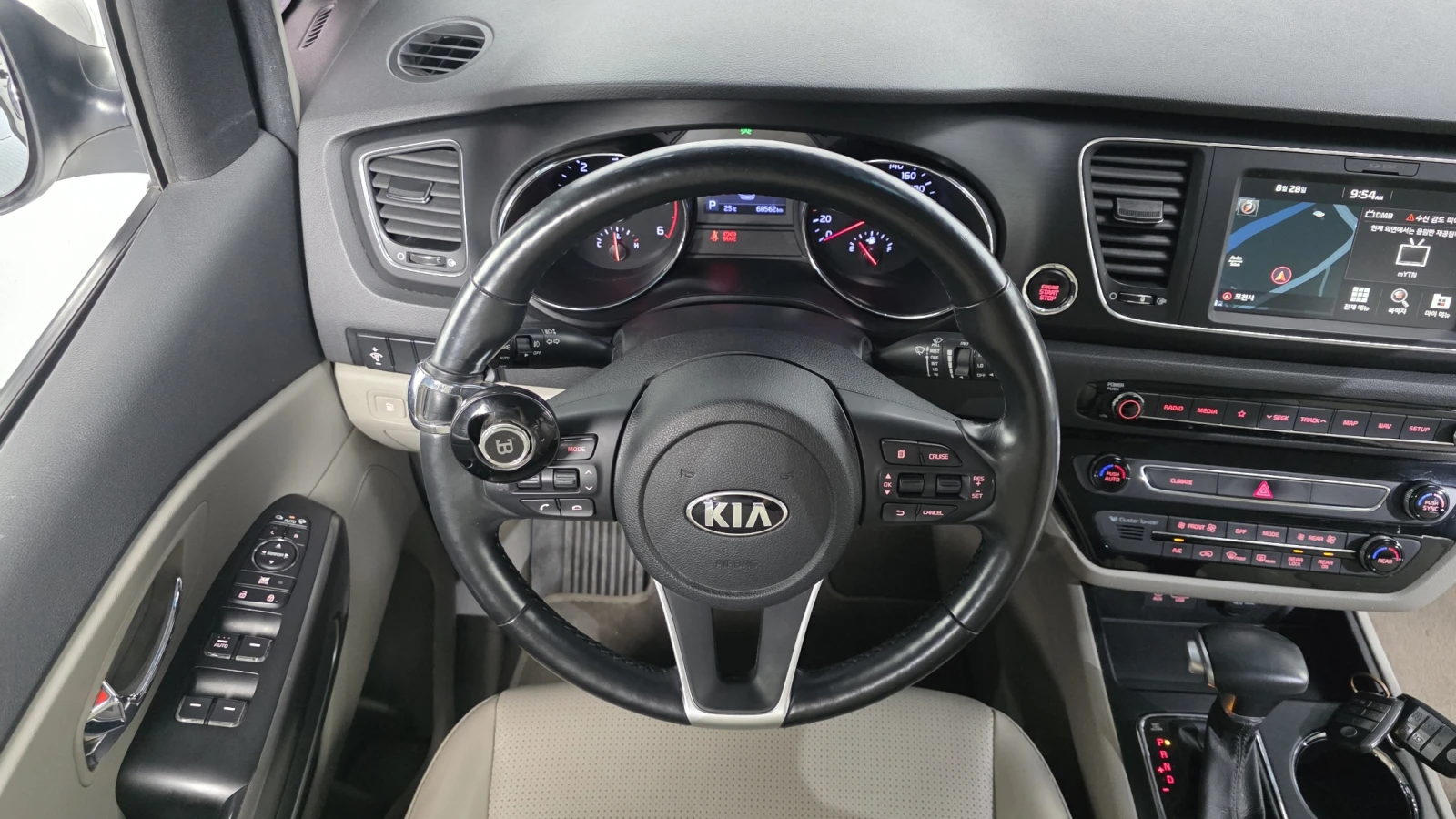 Kia Carnival ПОДГРЕВ ВОЛАН* КРАЙНА ЦЕНА, снимка 13 - Автомобили и джипове - 55591303