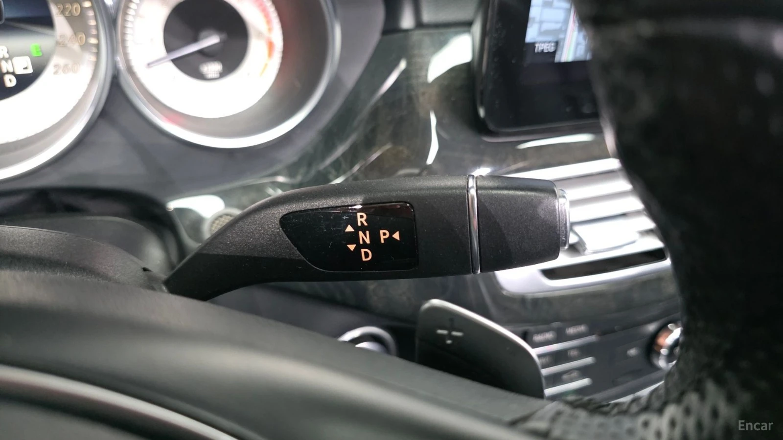 Mercedes-Benz CLS 350 d | 4MATIC | 360 CAMS | PANO | ОБДУХВАНЕ, снимка 9 - Автомобили и джипове - 56160244