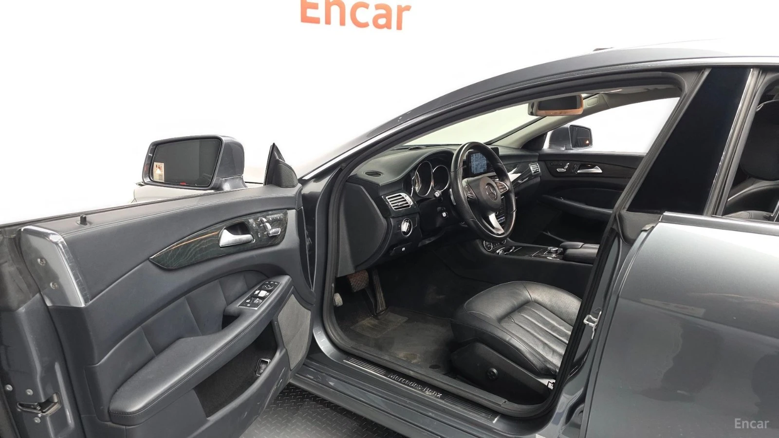 Mercedes-Benz CLS 350 d | 4MATIC | 360 CAMS | PANO | ОБДУХВАНЕ, снимка 10 - Автомобили и джипове - 56160244