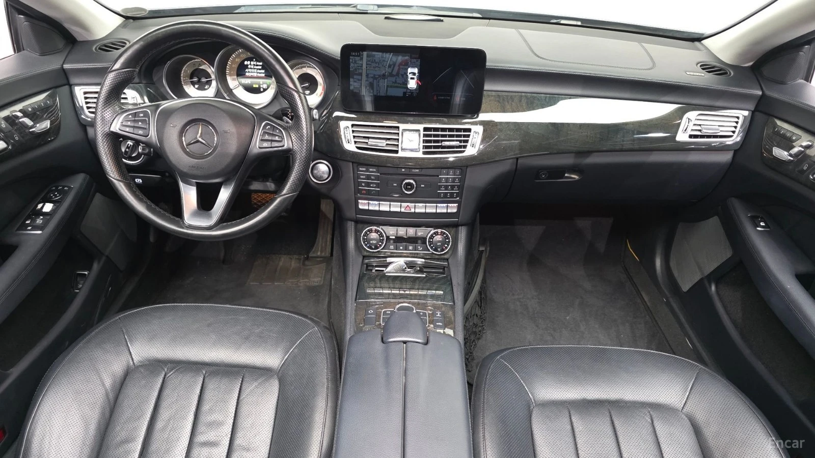 Mercedes-Benz CLS 350 d | 4MATIC | 360 CAMS | PANO | ОБДУХВАНЕ, снимка 7 - Автомобили и джипове - 56160244