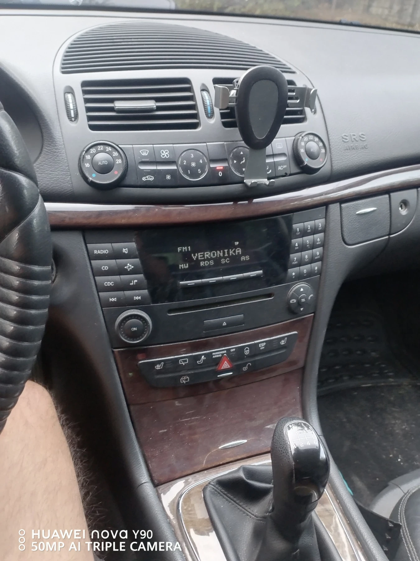 Mercedes-Benz E 200, снимка 3 - Автомобили и джипове - 56339982