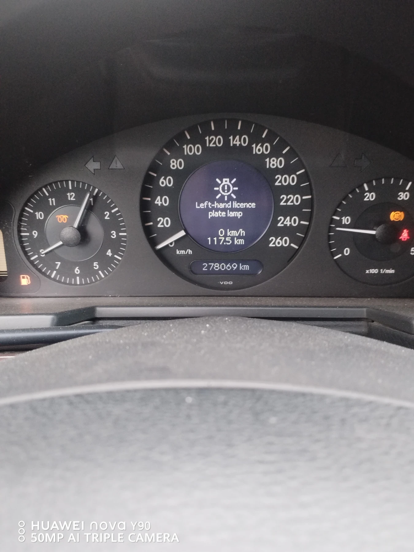 Mercedes-Benz E 200, снимка 5 - Автомобили и джипове - 56339982
