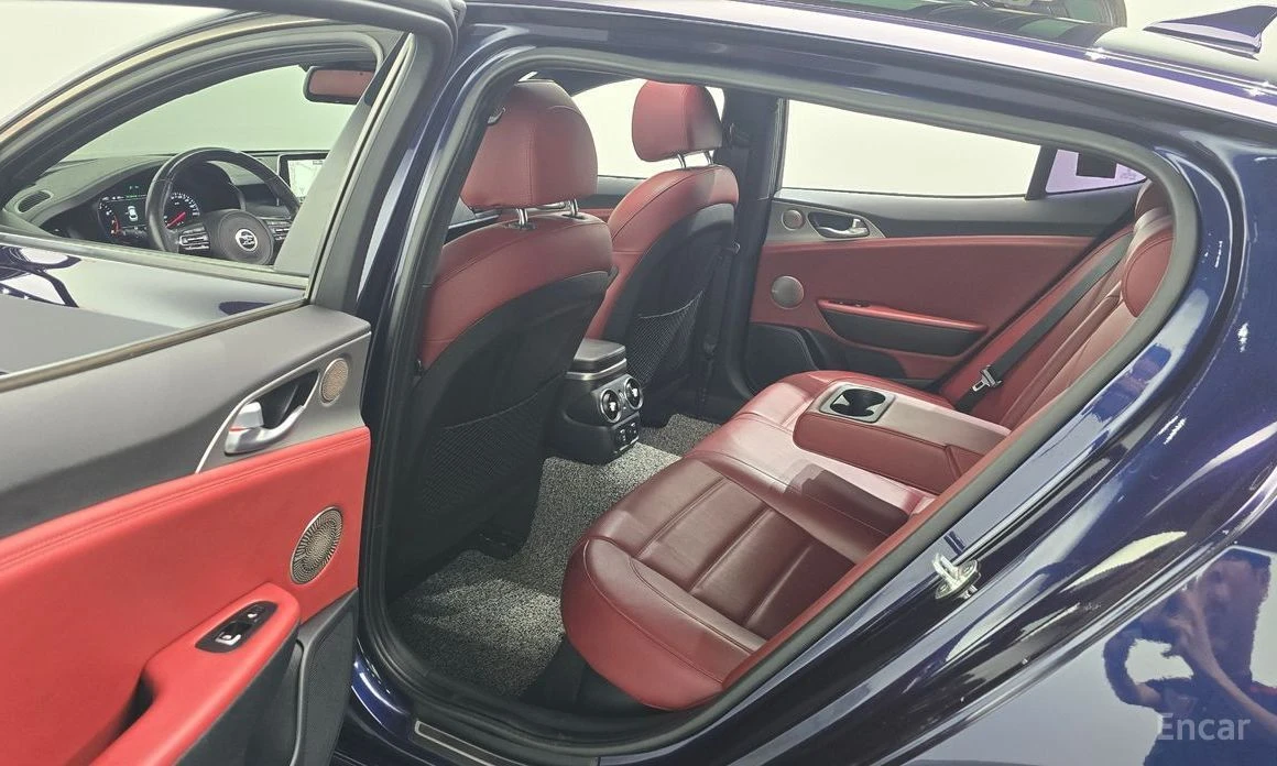 Kia Stinger, снимка 12 - Автомобили и джипове - 56472718
