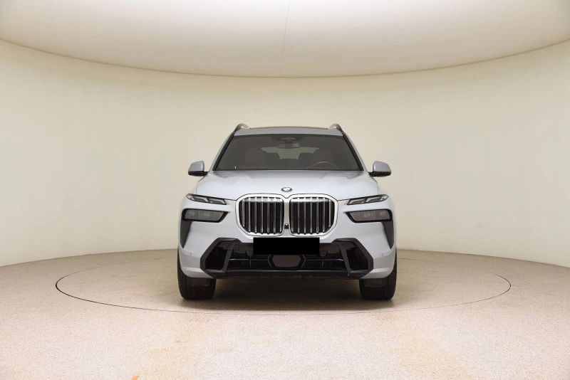 BMW X7 40d/FACELIFT/M-SPORT/CARBON/H&K/HEAD UP/360/PANO/ , снимка 2 - Автомобили и джипове - 48025033