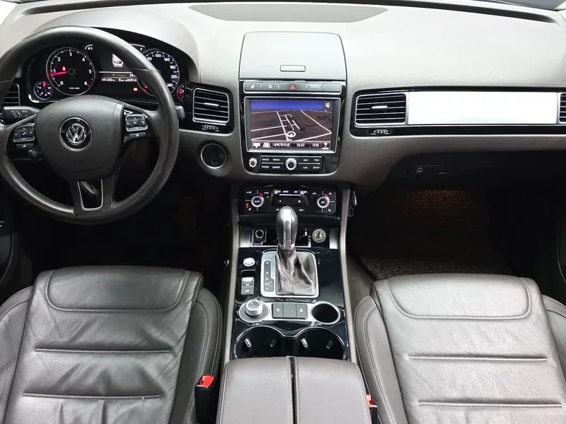 VW Touareg 30TDI , снимка 7 - Автомобили и джипове - 56294562