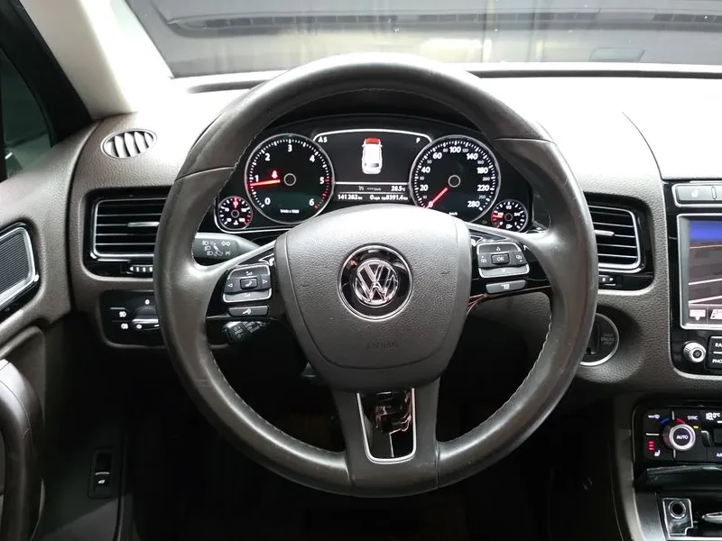 VW Touareg 30TDI , снимка 13 - Автомобили и джипове - 56294562