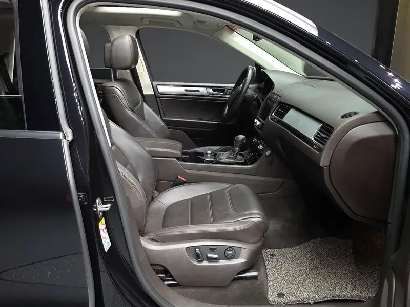 VW Touareg 30TDI , снимка 11 - Автомобили и джипове - 56294562
