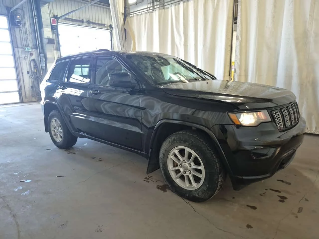Jeep Grand cherokee ALTITUDE| ALCANTARA| PANORAMA| CARFAX| , снимка 2 - Автомобили и джипове - 54110282