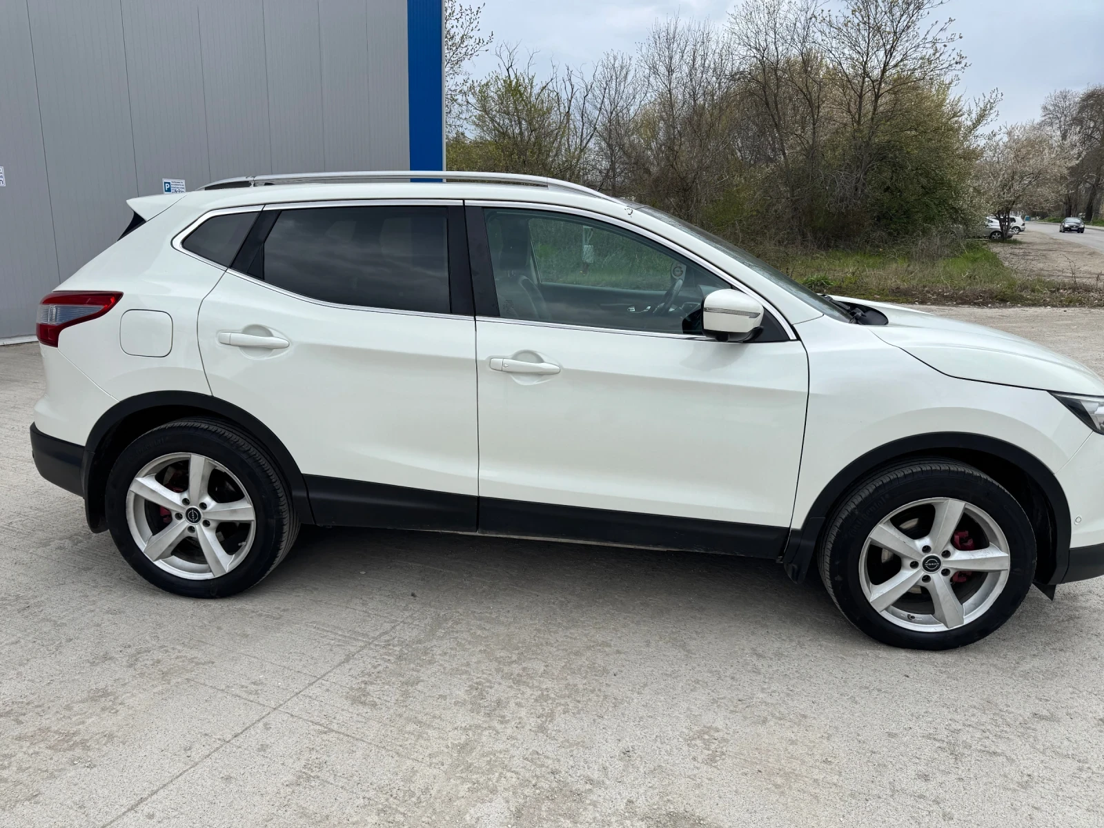 Nissan Qashqai Nissan Qashqai 1.5 dCi | Панорама | 360 Камери | K, снимка 3 - Автомобили и джипове - 54167639