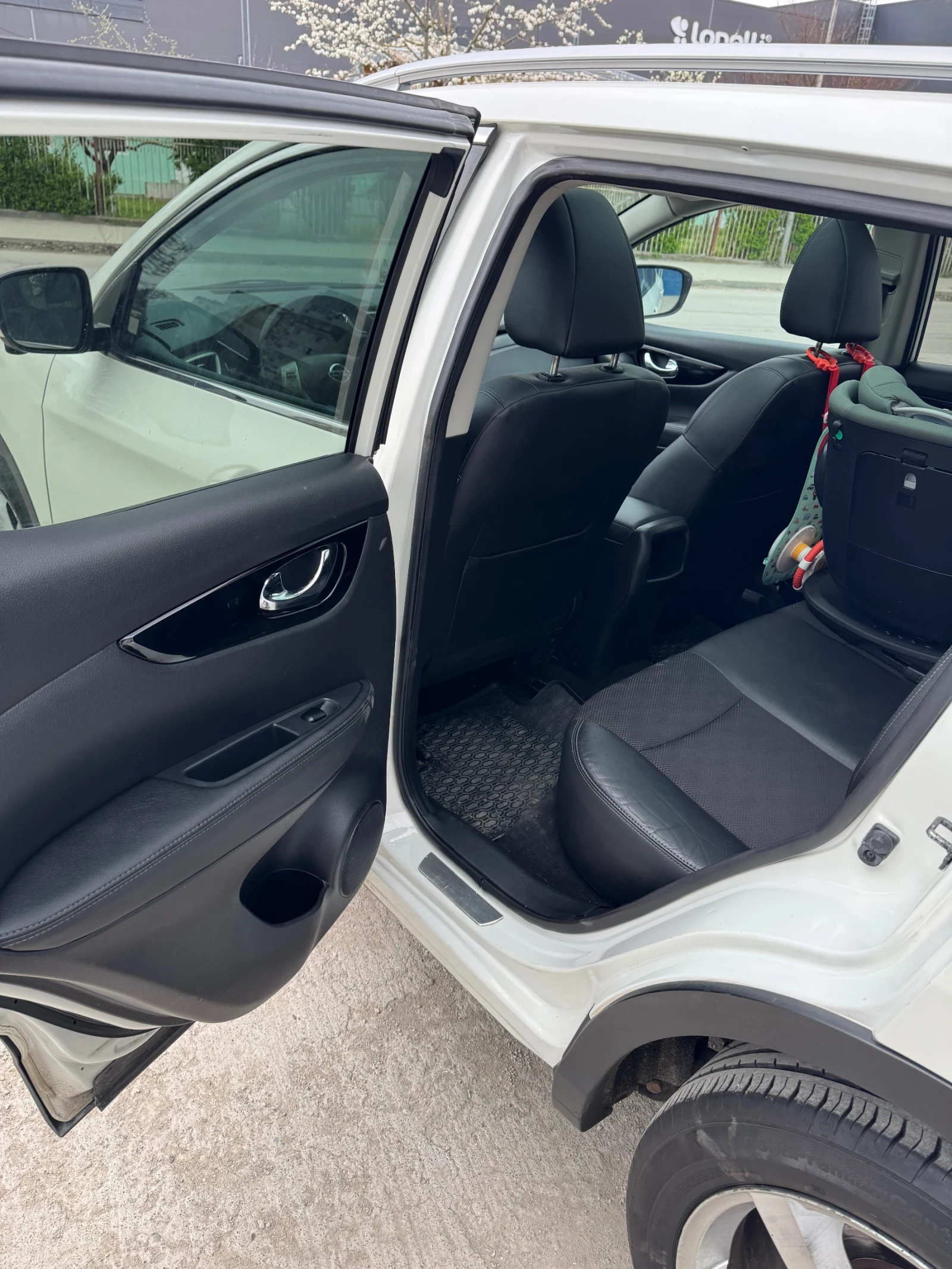 Nissan Qashqai Nissan Qashqai 1.5 dCi | Панорама | 360 Камери | K, снимка 7 - Автомобили и джипове - 54167639