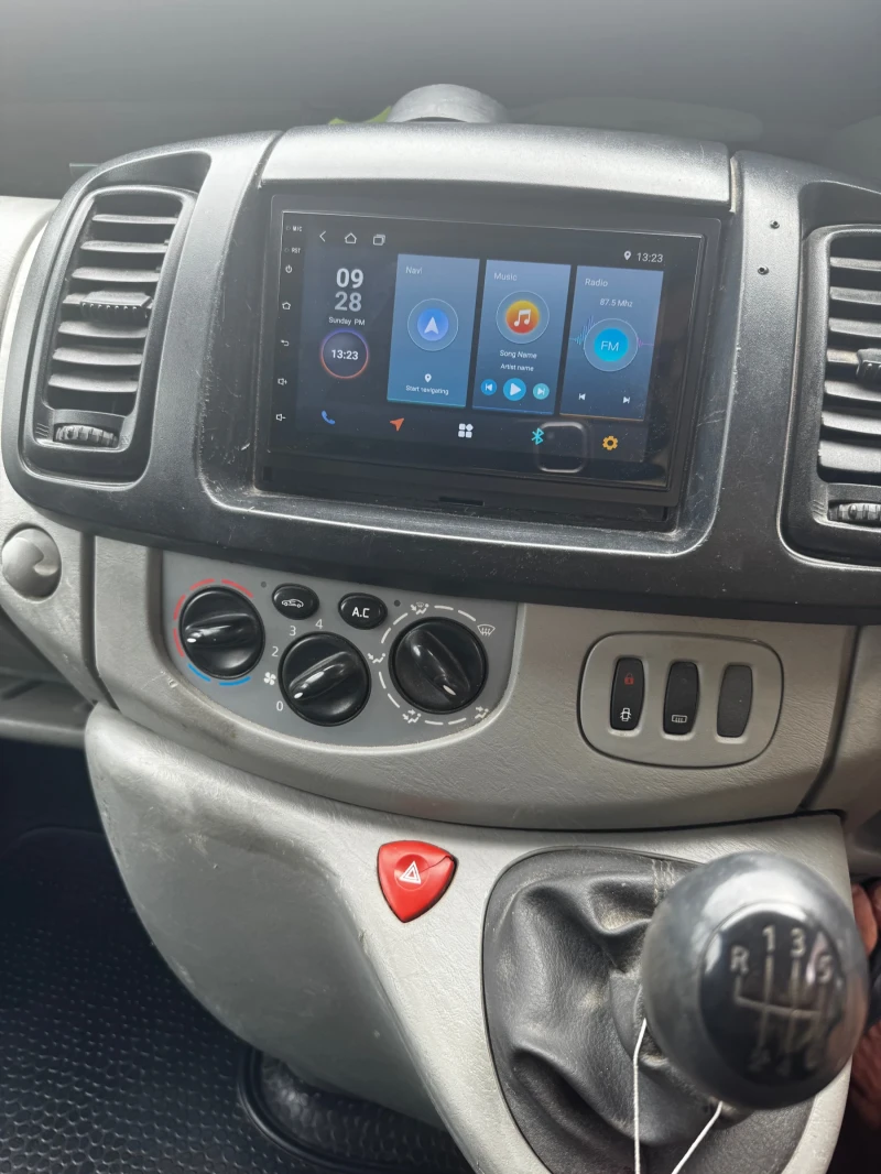 Renault Trafic 2.0 dci, снимка 12 - Бусове и автобуси - 52024657