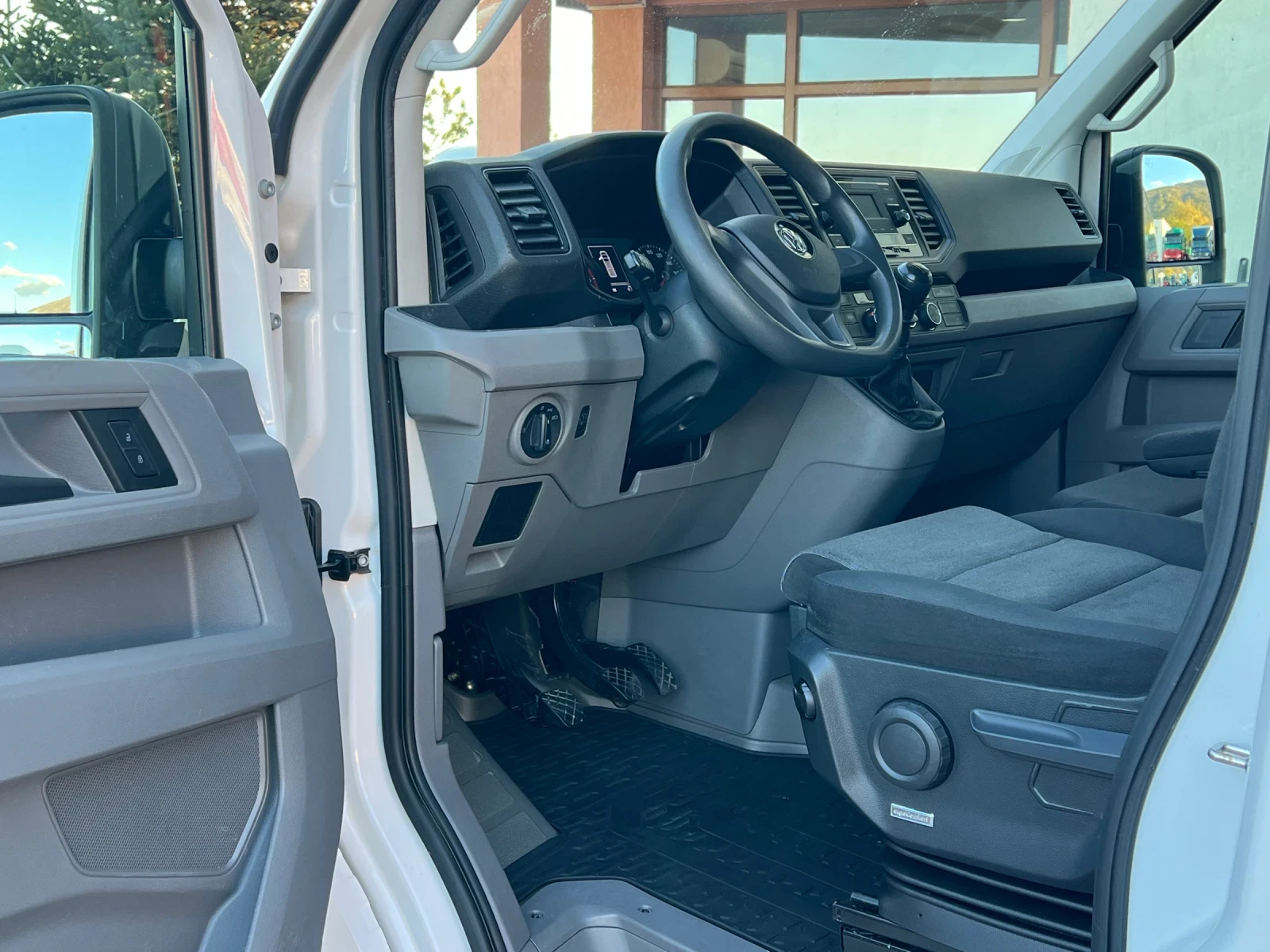 VW Crafter XXL, снимка 8 - Бусове и автобуси - 54296477