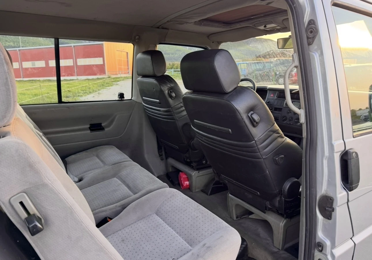 VW Transporter 2.5 TDI - 151кс / TransVan Comfortline / КЛИМАТИК , снимка 9 - Бусове и автобуси - 54346885