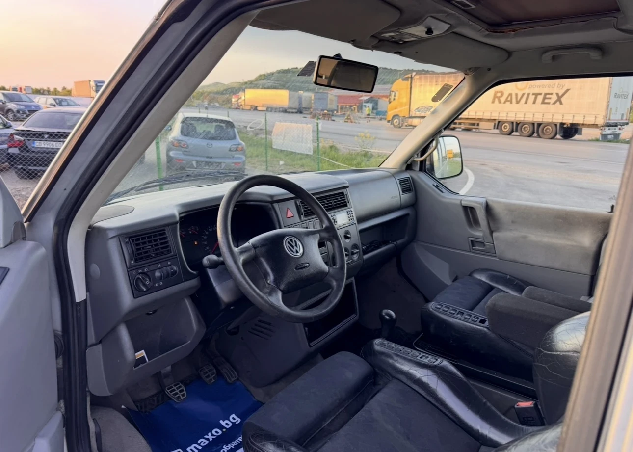 VW Transporter 2.5 TDI - 151кс / TransVan Comfortline / КЛИМАТИК , снимка 5 - Бусове и автобуси - 54346885