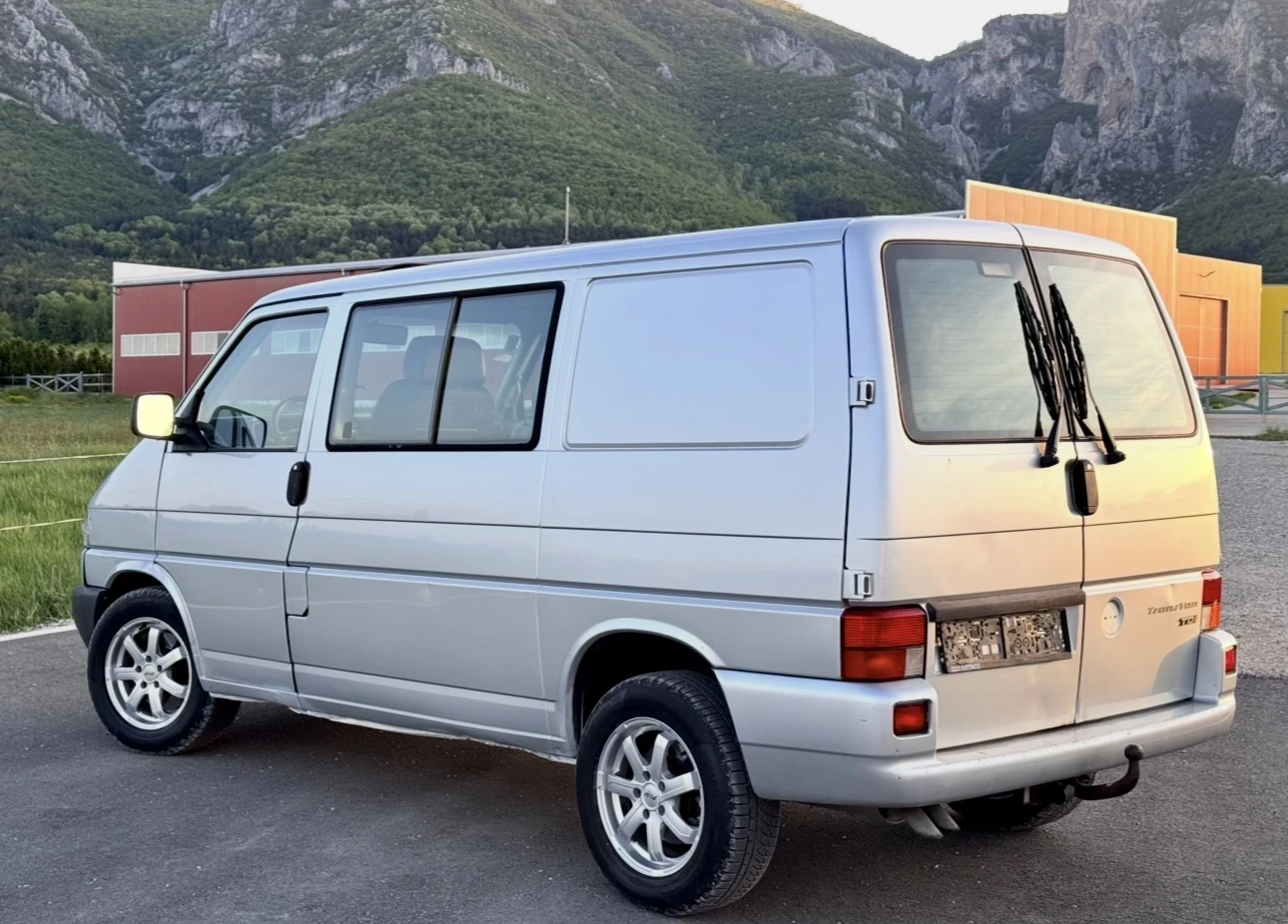 VW Transporter 2.5 TDI - 151кс / TransVan Comfortline / КЛИМАТИК , снимка 3 - Бусове и автобуси - 54346885