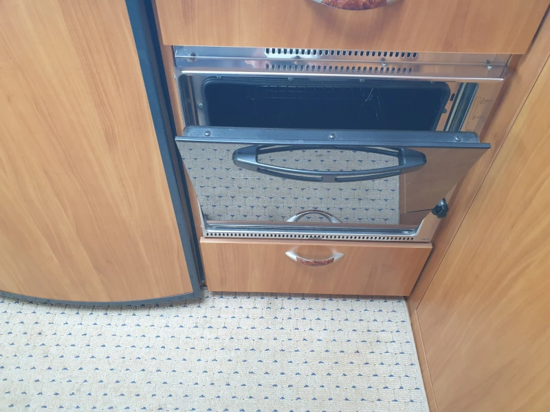 Каравана Hobby 540 EXCELSIOR , снимка 13 - Каравани и кемпери - 52394612