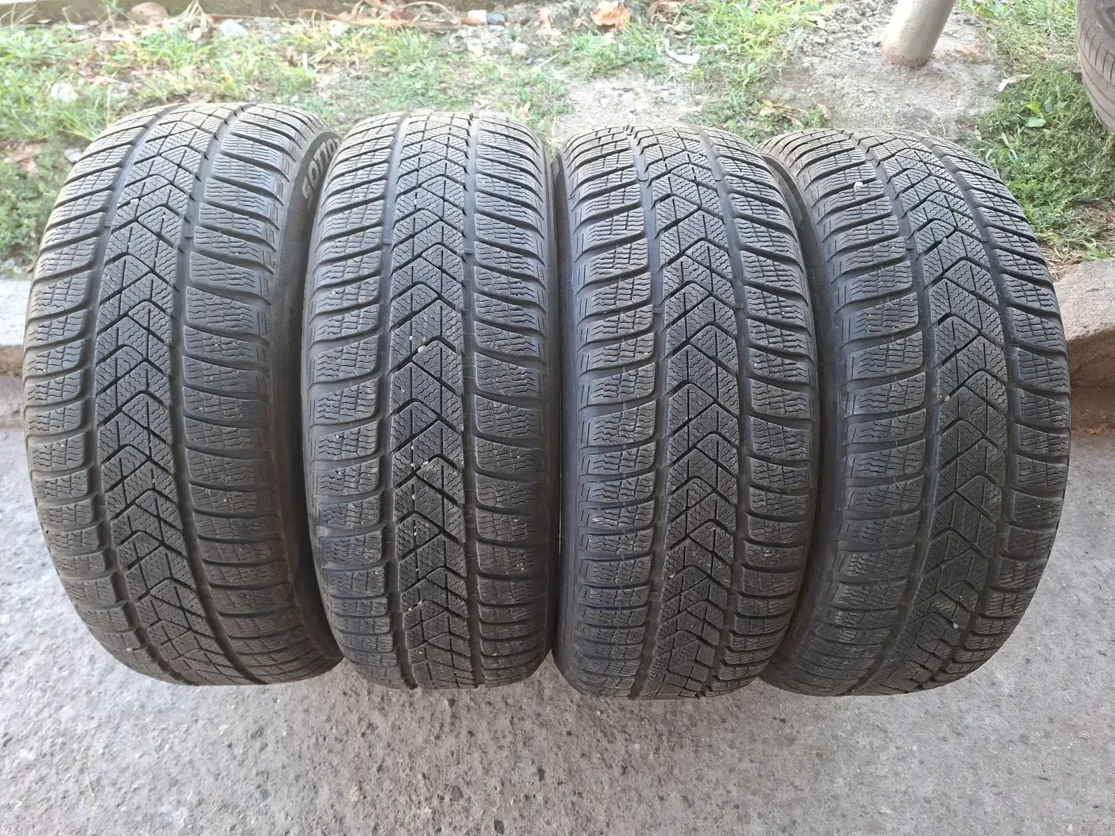 Гуми Зимни 225/50R18