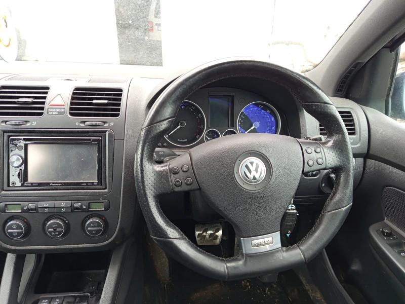 VW Golf R32, снимка 6 - Автомобили и джипове - 48480428