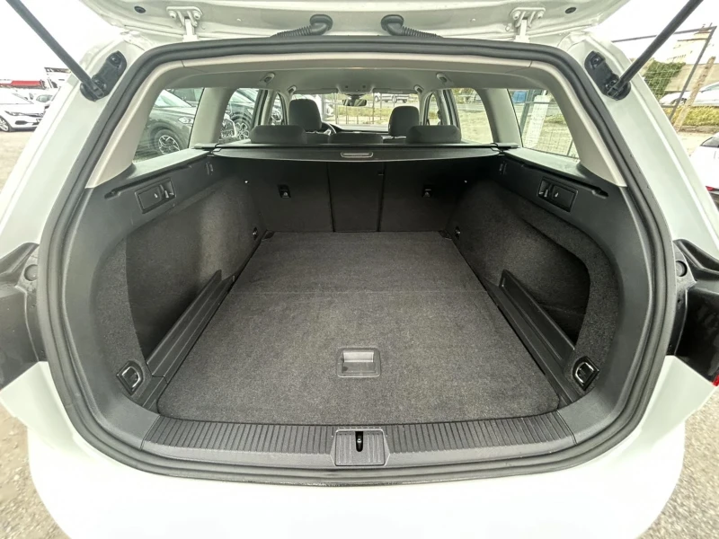 VW Passat 2.0 TDI 150 * DSG * ACC * FULL LED * , снимка 13 - Автомобили и джипове - 52151753