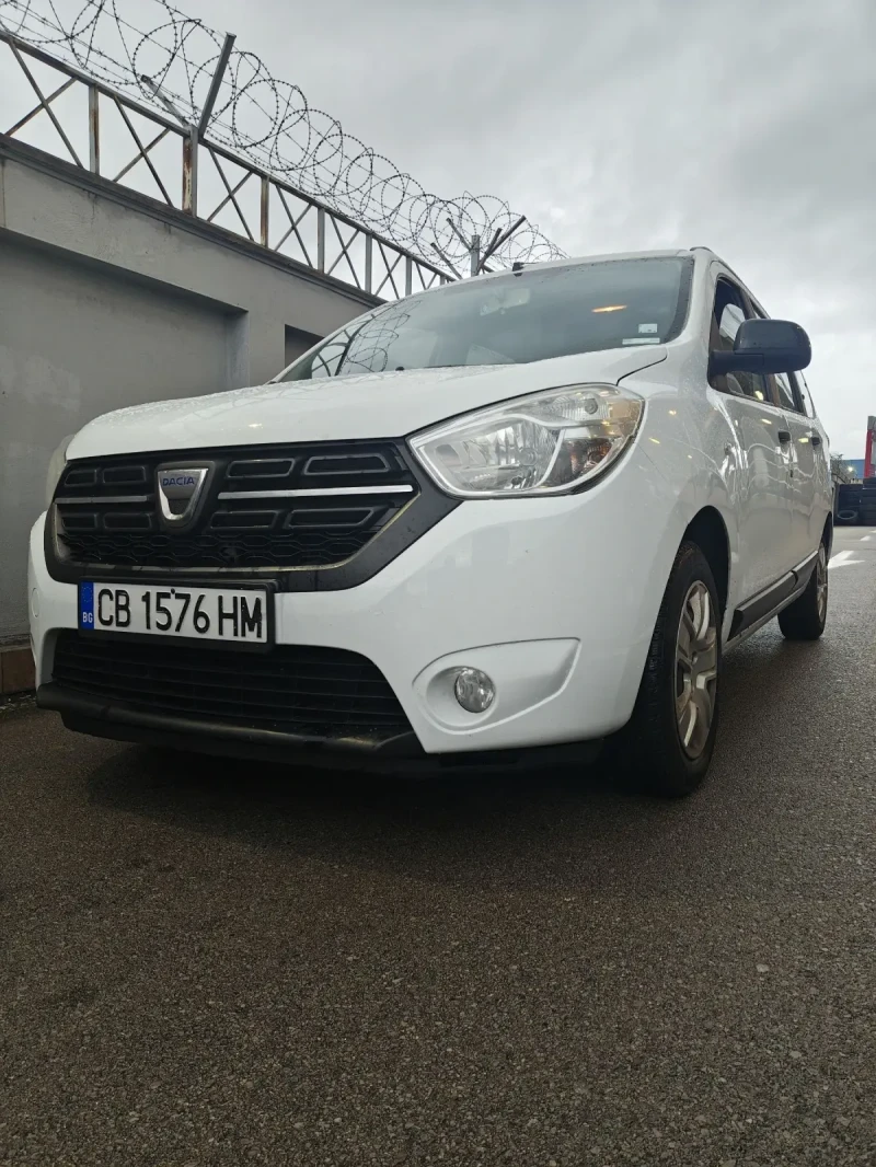 Dacia Lodgy 1.5 dCi - 6+ 1 места, снимка 2 - Автомобили и джипове - 52468856
