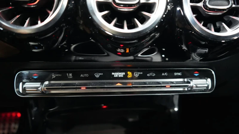 Mercedes-Benz CLA 250 4MATIC* АвтоКредит* (ЦЕНА ДО БГ), снимка 10 - Автомобили и джипове - 53156966