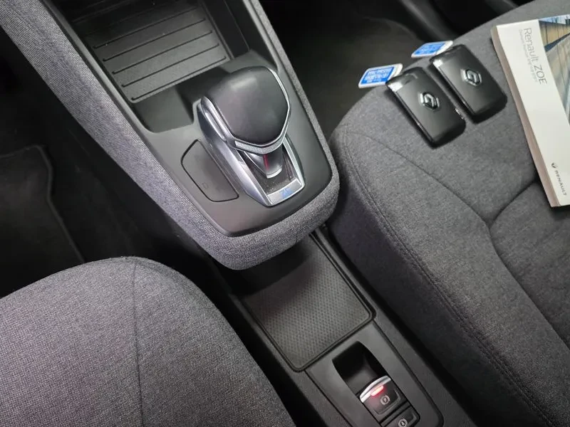 Renault Zoe ZEN, снимка 9 - Автомобили и джипове - 55111110