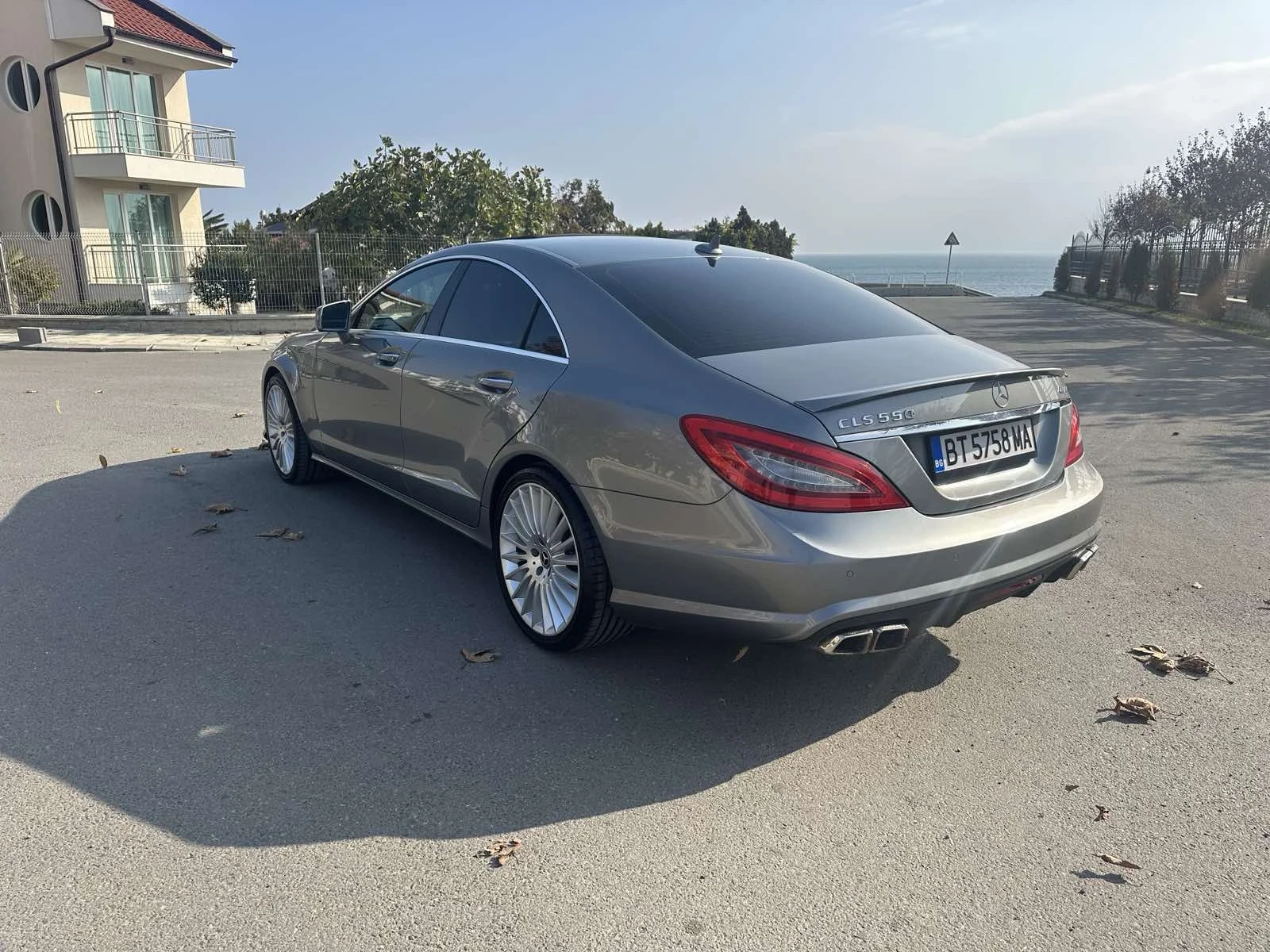 Mercedes-Benz CLS 550 6.3 AMG optic 4matic перфектен - изображение 4