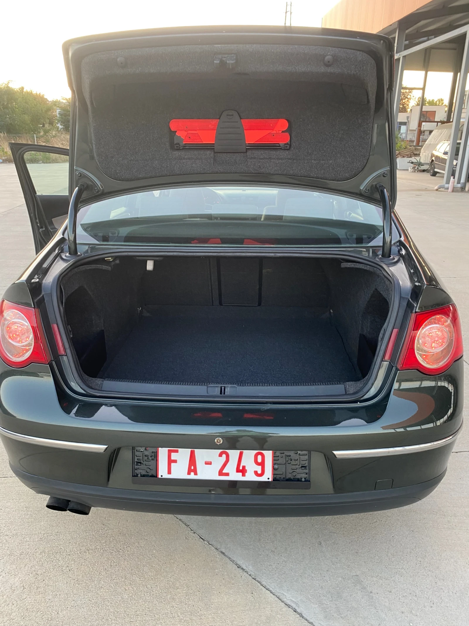 VW Passat 2.0 I NAVI KLIMA  | Mobile.bg   15