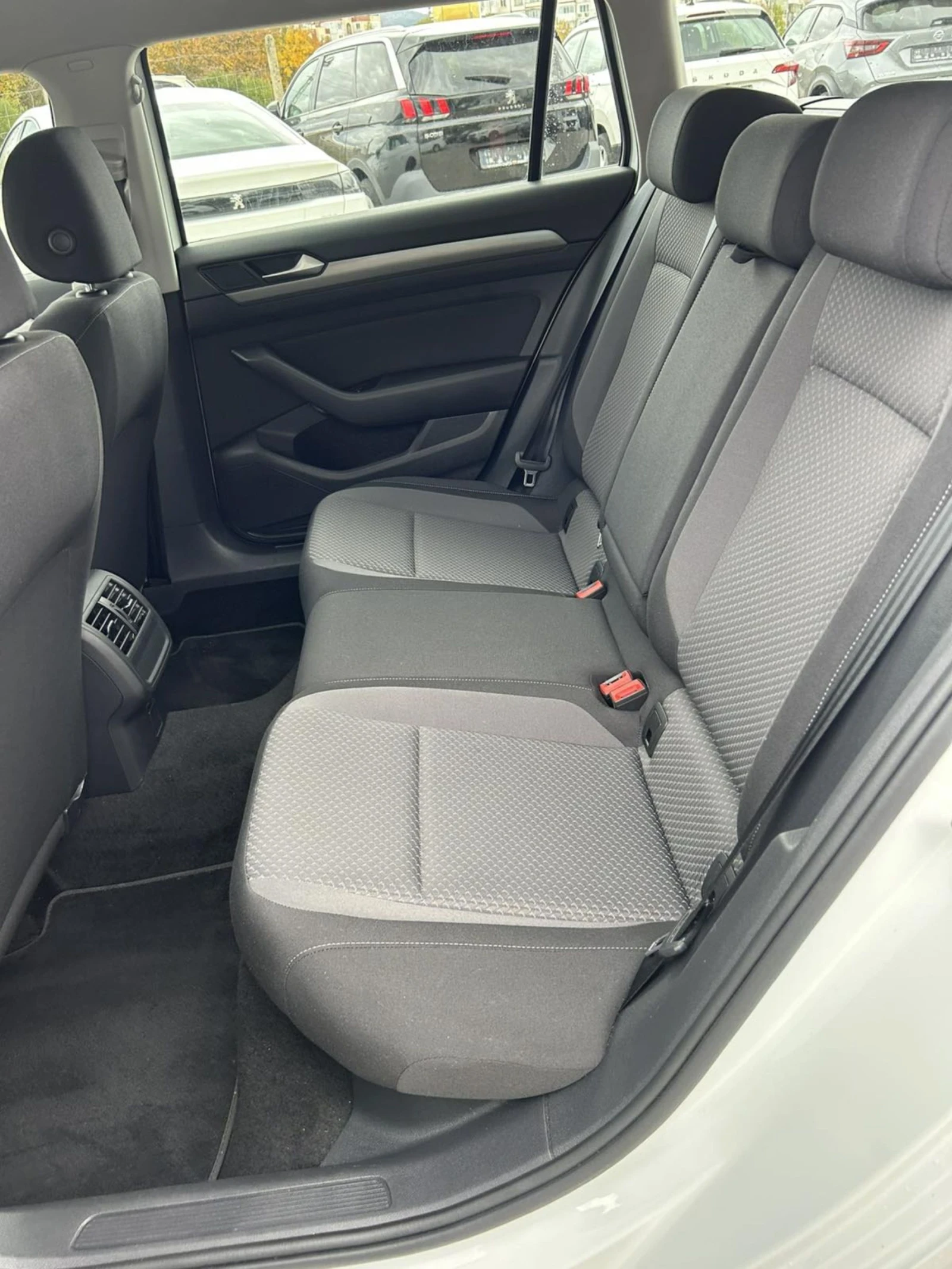 VW Passat 2.0 TDI 150 * DSG * ACC * FULL LED *  | Mobile.bg   12