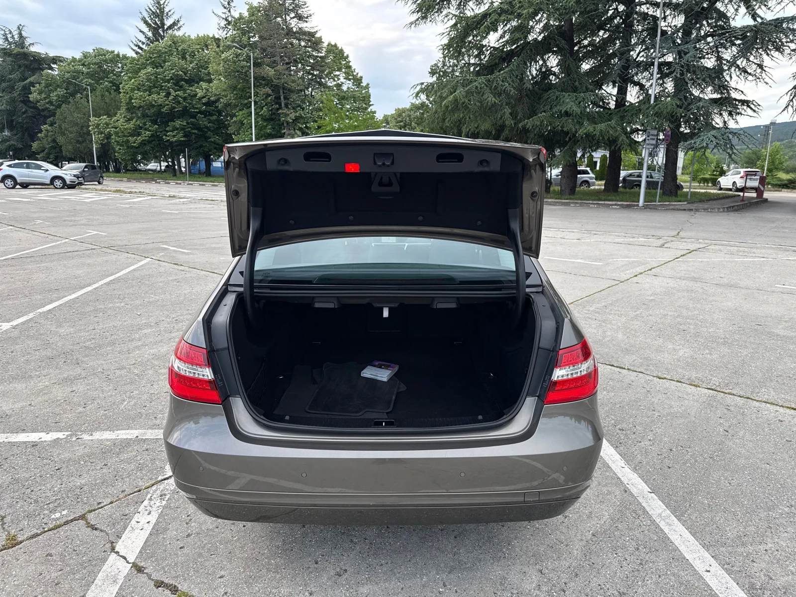 Mercedes-Benz E 250 FuLL-History-Mercedes/Distronic/Lane-Assist/SpotAs, снимка 5 - Автомобили и джипове - 54752686
