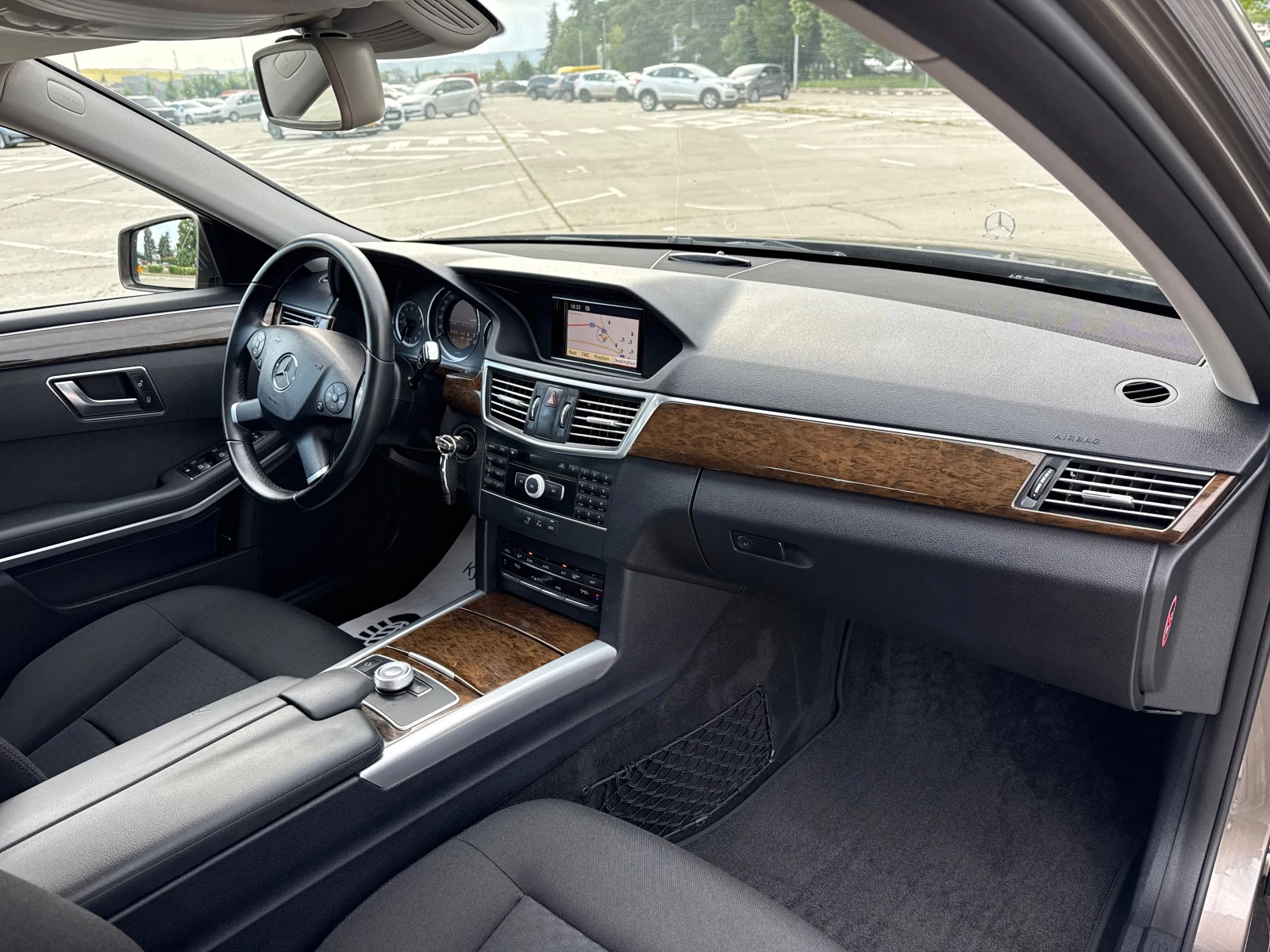 Mercedes-Benz E 250 FuLL-History-Mercedes/Distronic/Lane-Assist/SpotAs, снимка 8 - Автомобили и джипове - 54752686