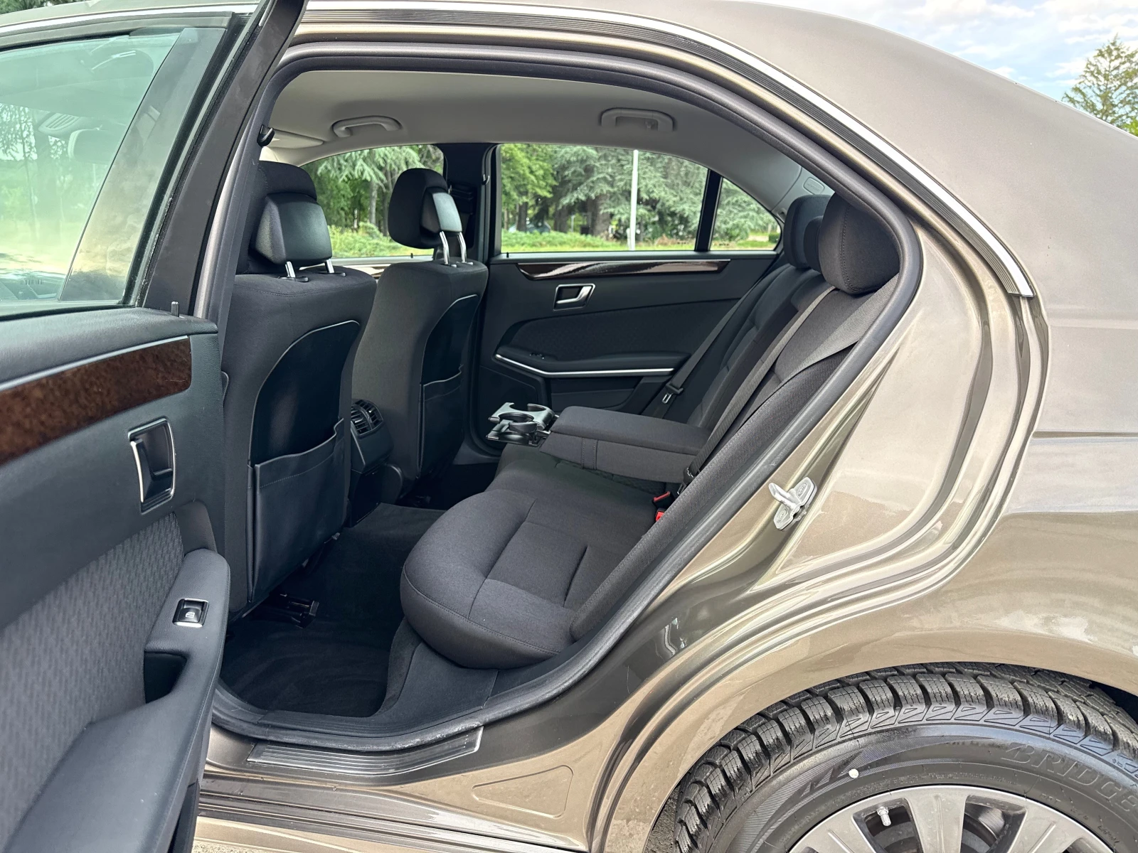Mercedes-Benz E 250 FuLL-History-Mercedes/Distronic/Lane-Assist/SpotAs, снимка 10 - Автомобили и джипове - 54752686