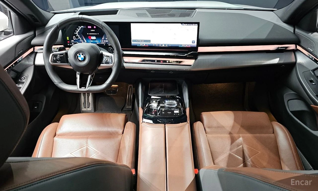BMW 530 i* xDRIVE* M SPORT* HARMAN KARDON* , снимка 4 - Автомобили и джипове - 54851576