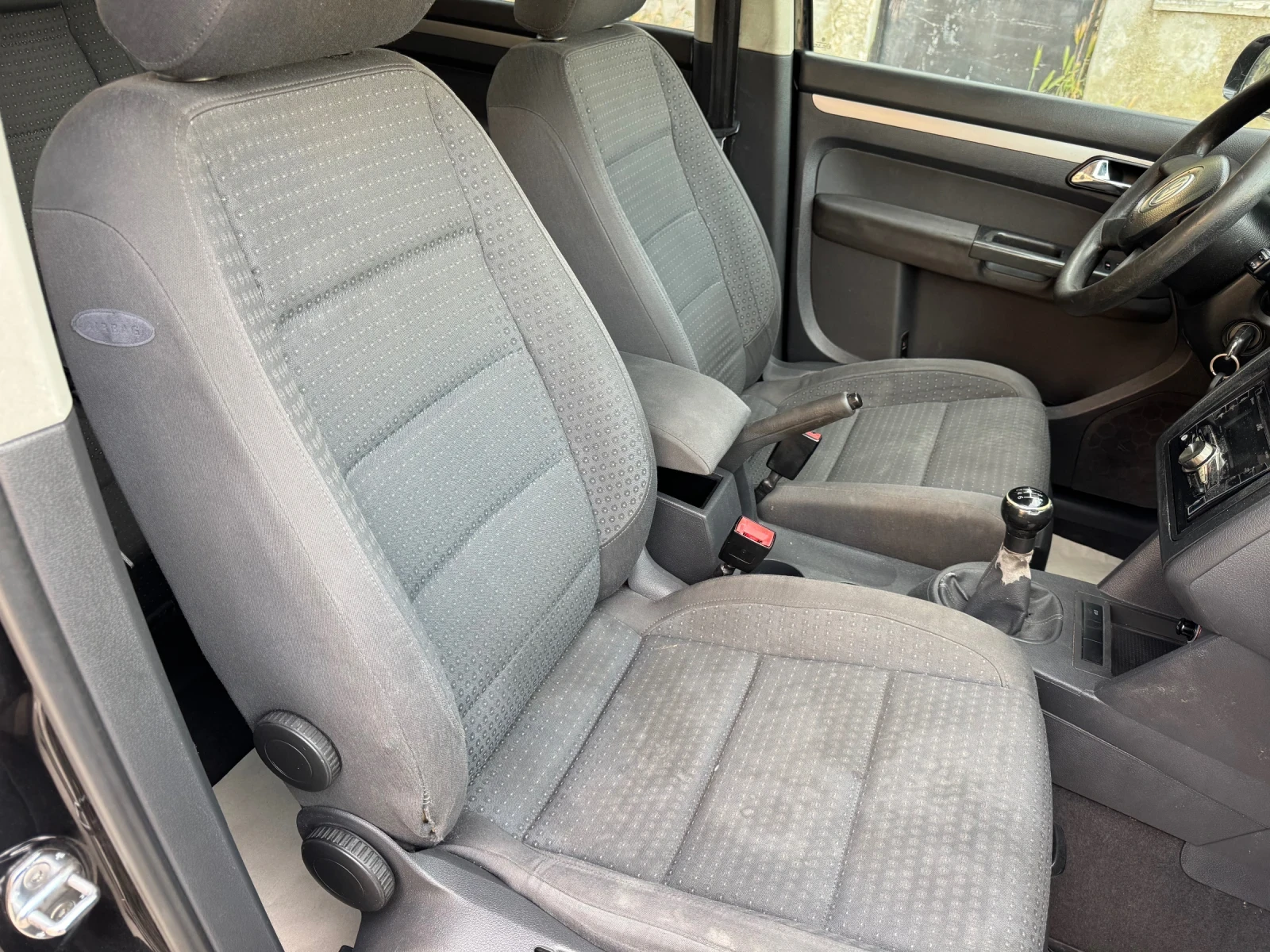 VW Touran 1.9 tdi 105, снимка 8 - Автомобили и джипове - 55151389
