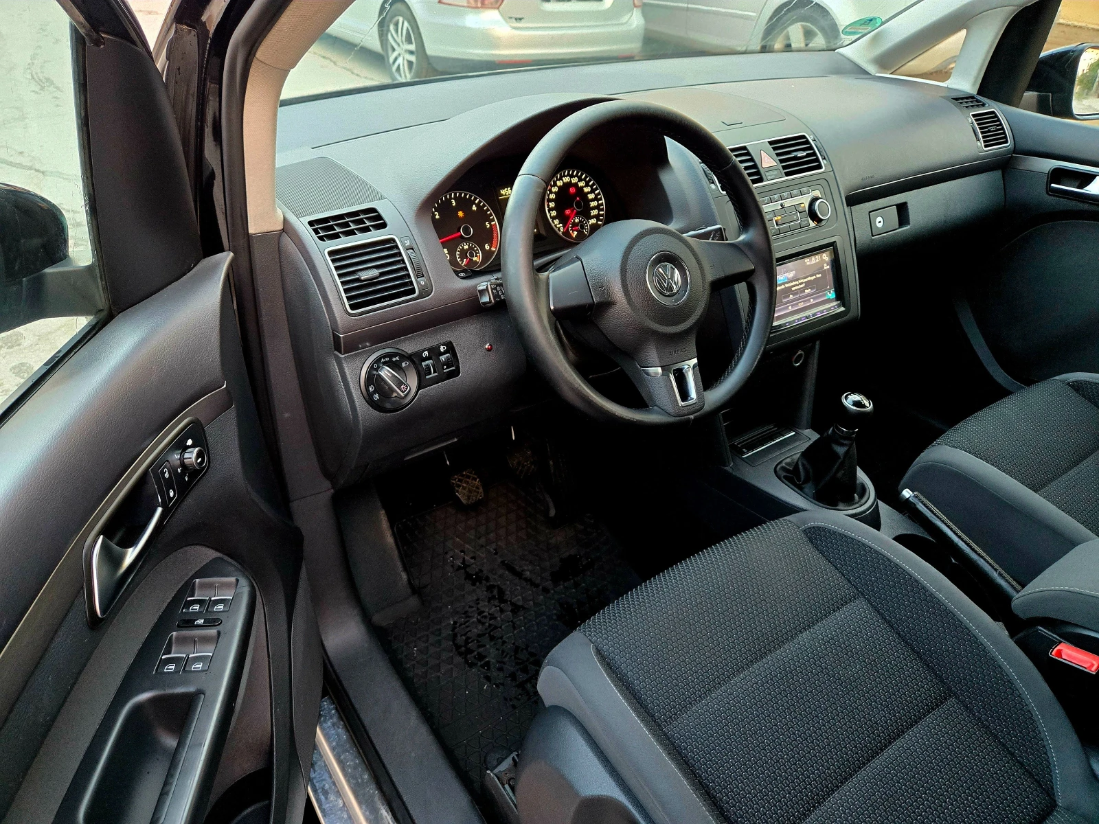 VW Touran TDI Германия Нави Клима Темпомат 7-Седалки 1Соб.Е5, снимка 9 - Автомобили и джипове - 55599229