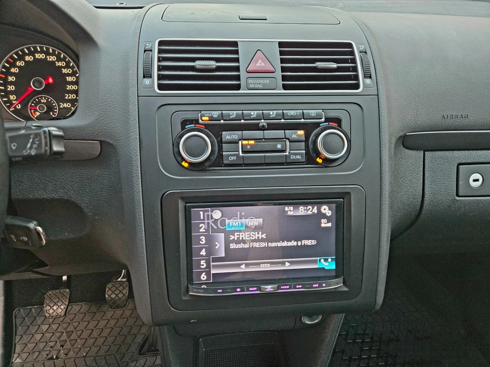 VW Touran TDI Германия Нави Клима Темпомат 7-Седалки 1Соб.Е5, снимка 16 - Автомобили и джипове - 55599229