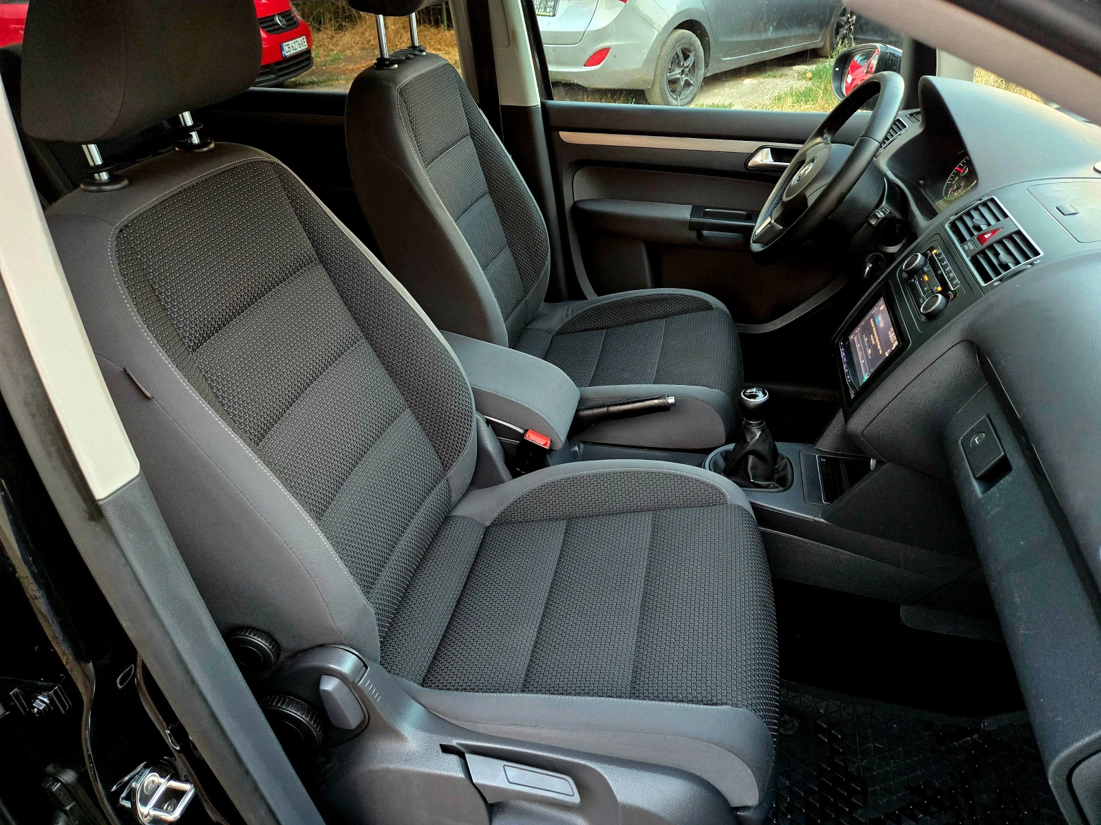 VW Touran TDI Германия Нави Клима Темпомат 7-Седалки 1Соб.Е5, снимка 12 - Автомобили и джипове - 55599229