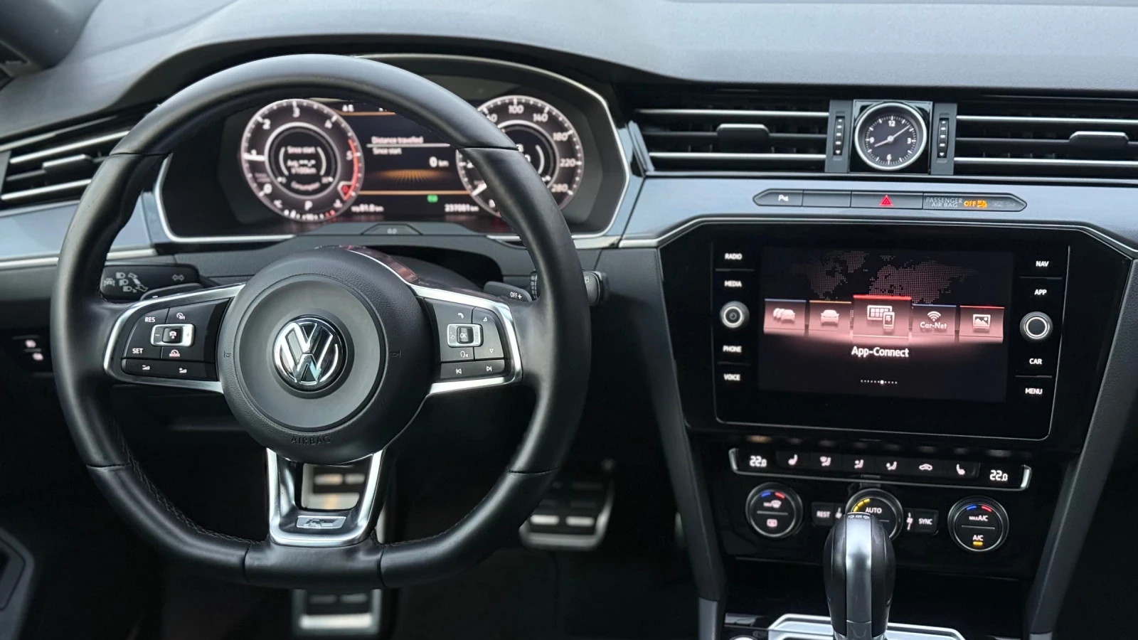 VW Passat 3 х R-LINE , снимка 8 - Автомобили и джипове - 55780840