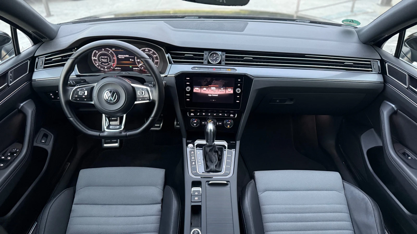 VW Passat 3 х R-LINE , снимка 9 - Автомобили и джипове - 55780840